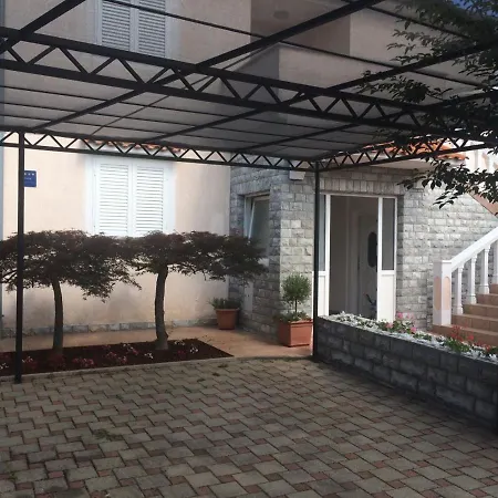- 4 Apartman *