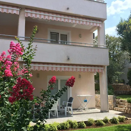 Apartman - 4 *